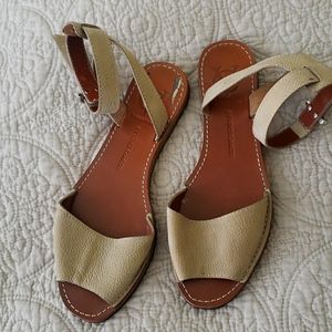 Size 8, light tan Vince Camuto leather sandals with ankle strap